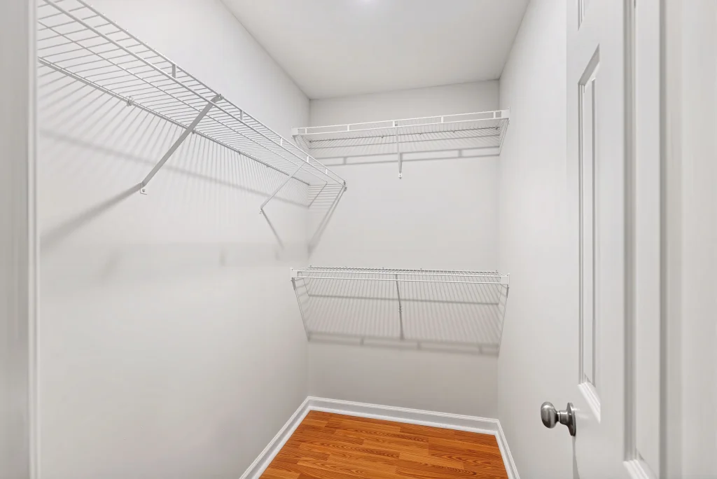 king george apartments savannah ga closet