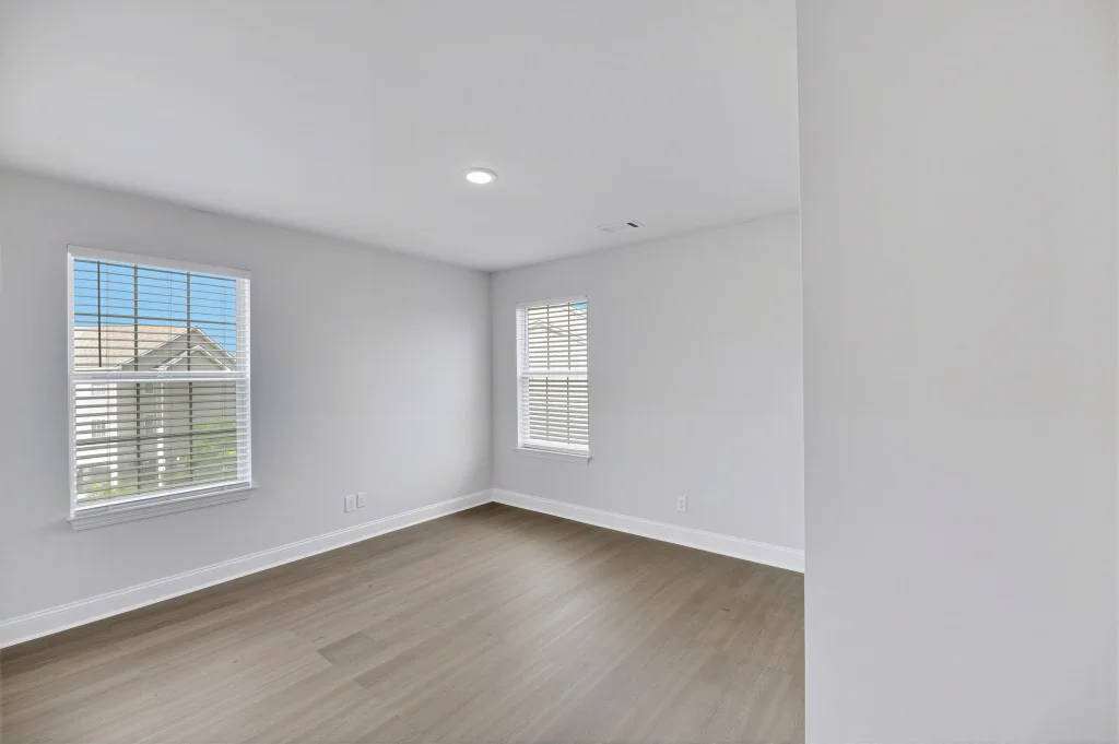 king george apartments savannah ga empty