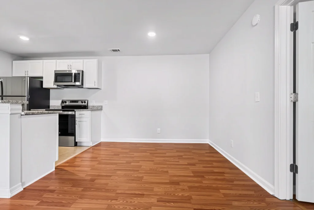 king george apartments savannah ga empty1