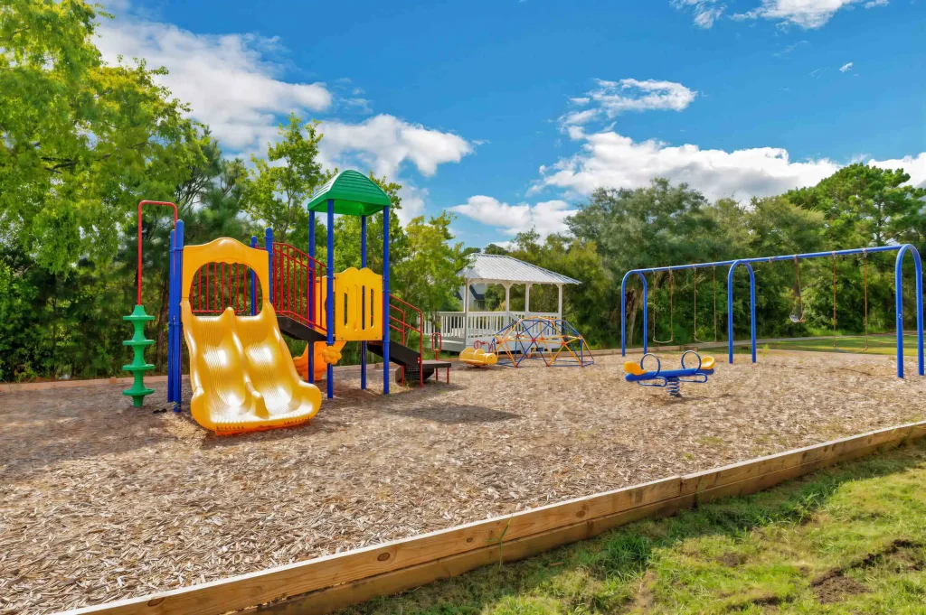 king george apartments savannah ga playground