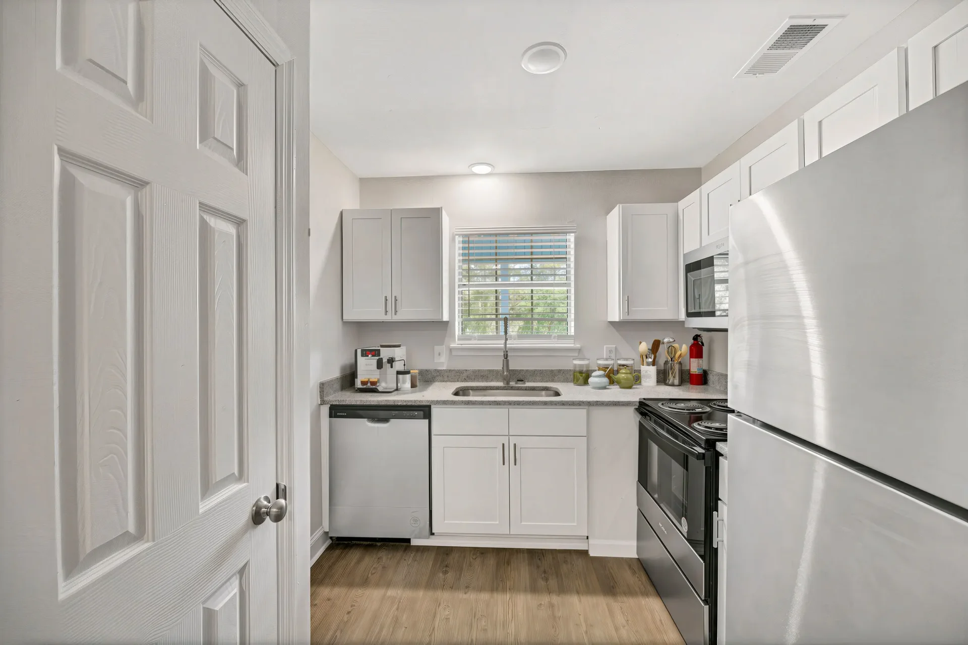 apartments savannah 6 kitchen