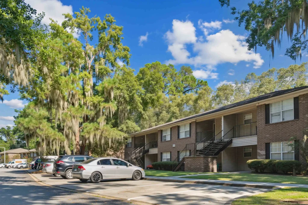 savannah 6 arden s place apartments exterior parking