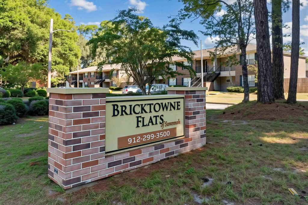 savannah 6 bricktowne flats sign